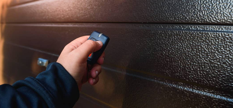 automatic door opener with remote control in Tweedsmuir