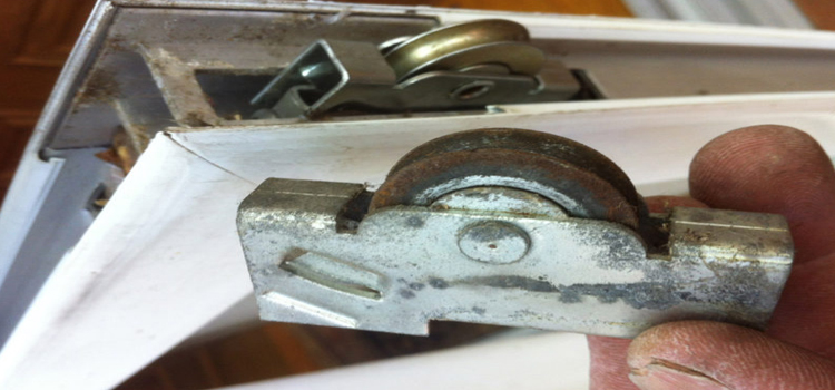 screen door roller repair in Tweedsmuir